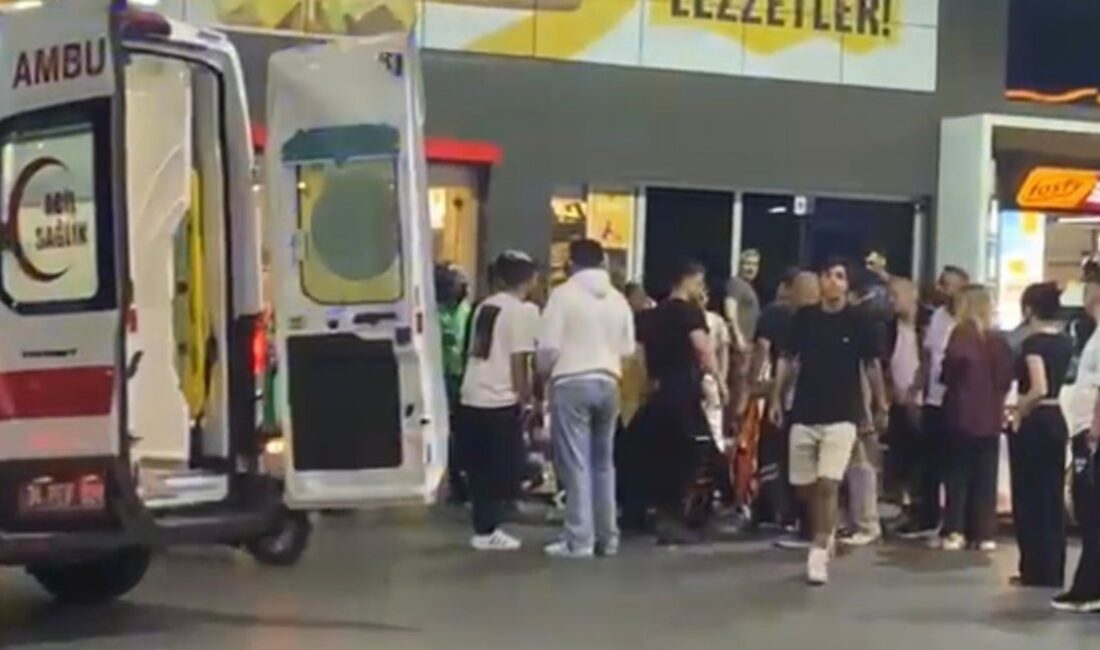 Eyüpsultan'da bir akaryakıt istasyonunda motosikletli 3 kişiye bir otomobilden ateş