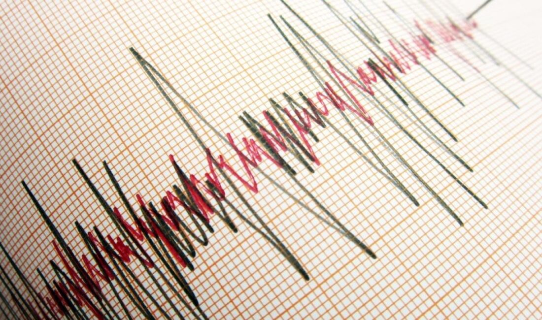 İtalya'nın güneybatı açıklarında meydana gelen 6.2 büyüklüğündeki deprem, Adriyatik ve