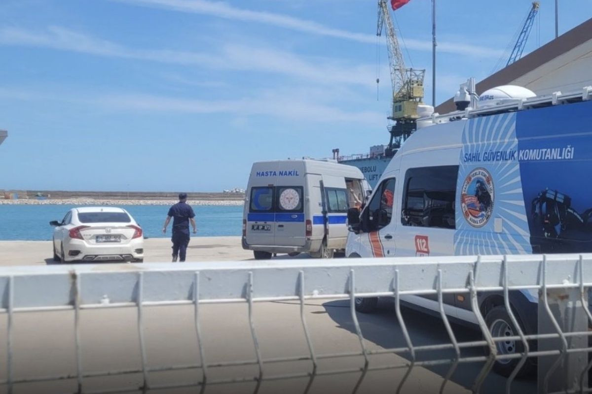 Karadeniz'de Kırım'ın batısında Türk balıkçı teknesine saldırı düzenlendi. 1 kişinin